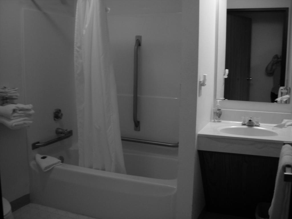 Model Towne Inn Motel Gwinn Phòng bức ảnh