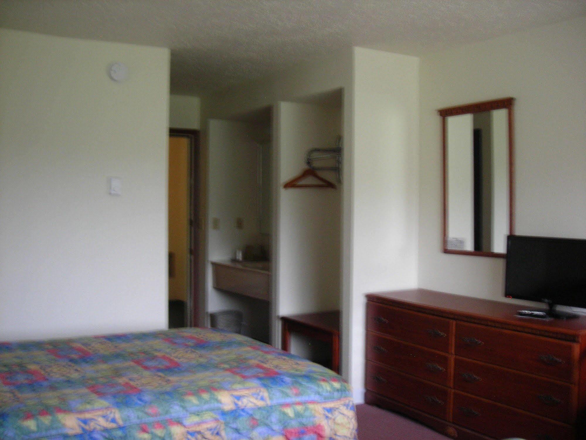 Model Towne Inn Motel Gwinn Ngoại thất bức ảnh